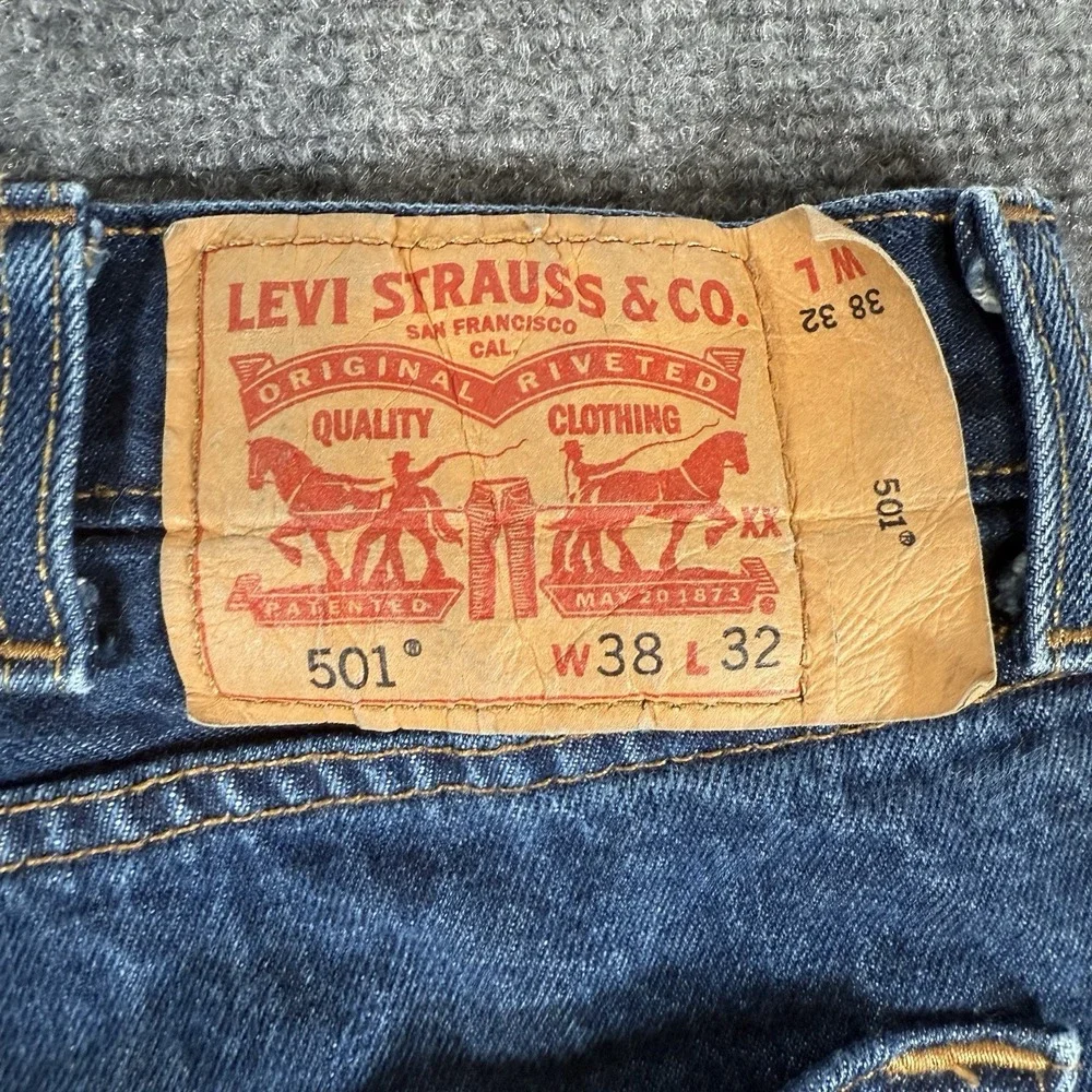 Levis 501 Jeans Mens 38x32 Blue Denim Straight Button Fly Medium Wash‎